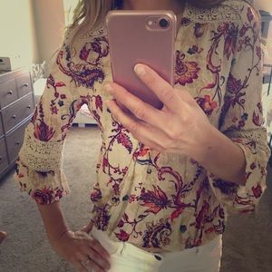 Quarter length sleeve top